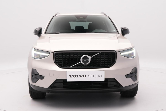 Volvo XC40 B3 DARK PLUS AUT REZERVACE