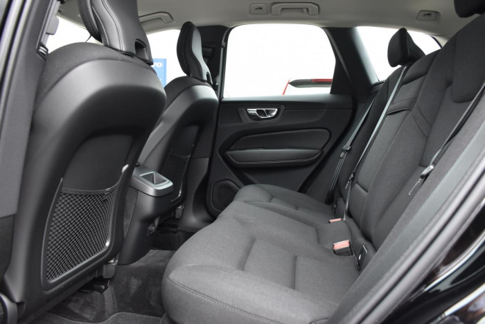 Volvo XC60 B4 AWD MOMENTUM REZERVACE 2.0 Momentum