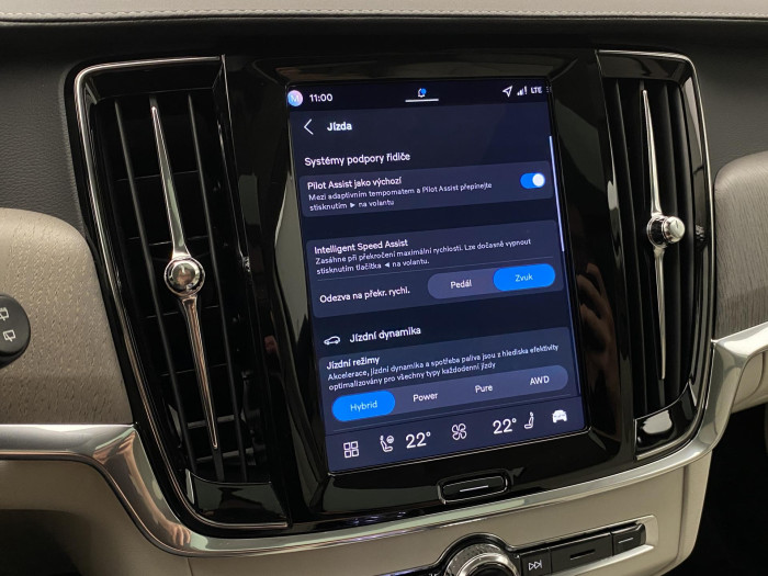 Volvo V90 T8 AWD Plug-in DARK ULTRA