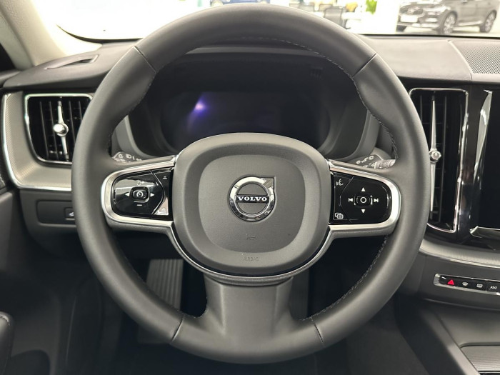 Volvo XC60 B4 AWD PLUS DARK REZERVACE 2.0 Plus