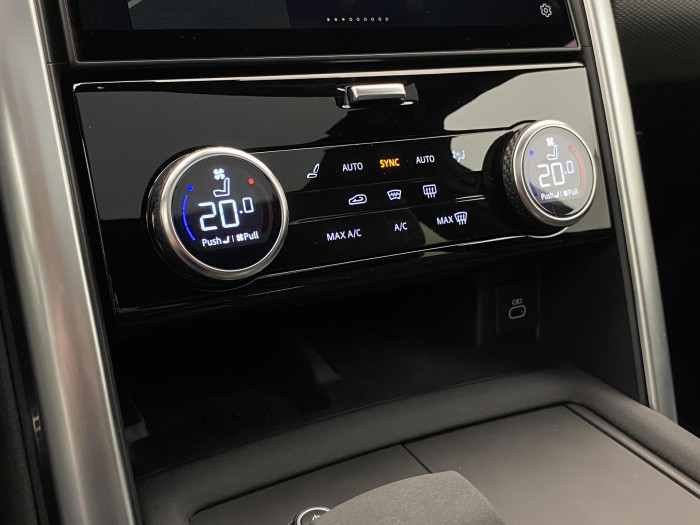 Land Rover Discovery D250 AWD R-DYNAMIC REZERVACE 3.0 d Dynamic