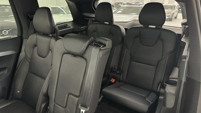 Volvo XC90 B5 AWD ULTIMATE REZERVACE
