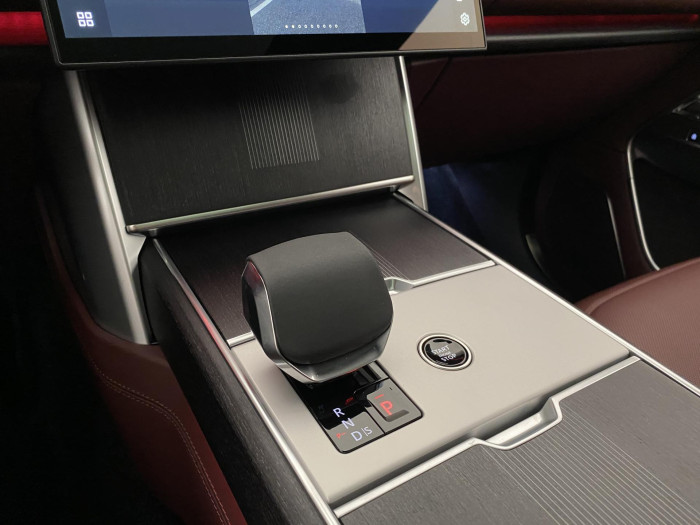 Land Rover Range Rover P550e AUTOBIOGRAPHY