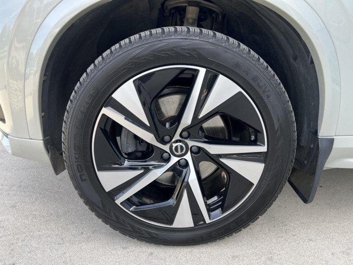 Volvo XC90 B5 AWD R-DESIGN 7MÍSTNÁ Aut