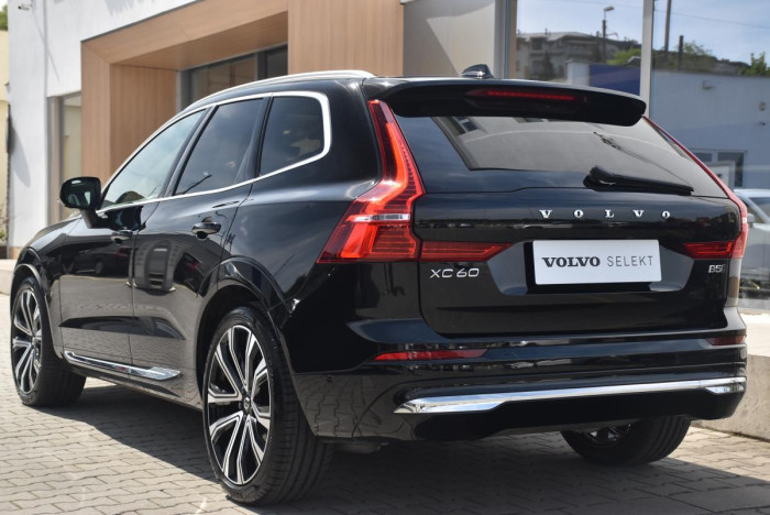 Volvo XC60 B5 AWD ULTIMATE REZERVACE