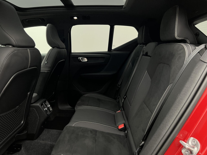 Volvo XC40 B3 ULTRA DARK AUT CZ 1.maj.