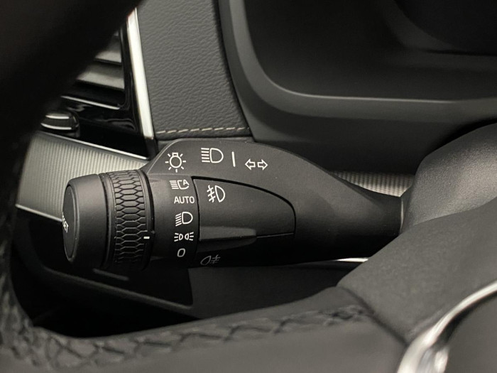 Volvo XC90 B5 AWD R-DESIGN AUT REZERVACE