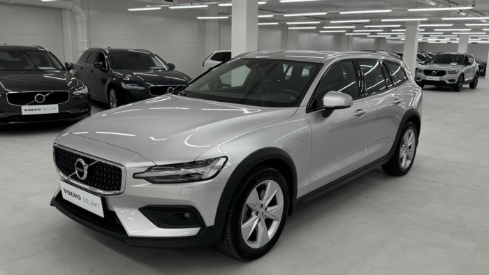 Volvo V60 CROSS COUNTRY B4 REZERVACE