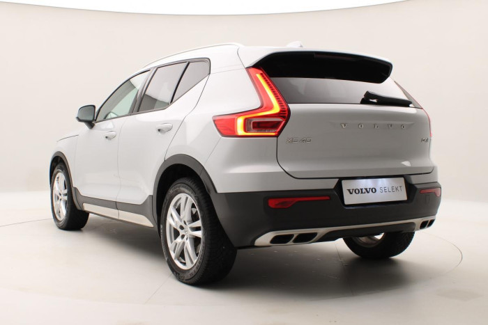 Volvo XC40 D4 AWD MOMENTUM REZERVACE 2.0 d Momentum