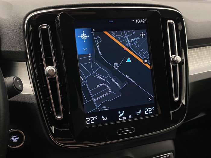 Volvo XC40 B4 MOMENTUM REZERVACE 2.0 Momentum