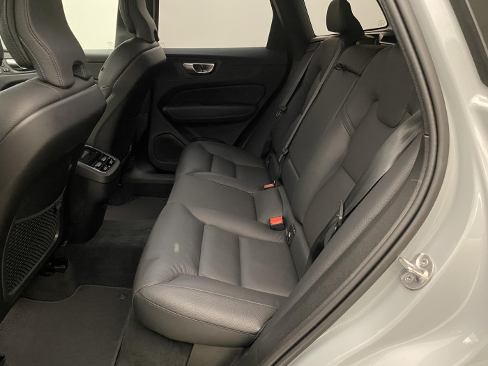 Volvo XC60 B4 AWD PLUS DARK AUT 1.maj
