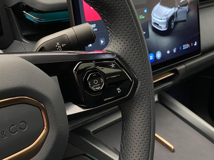 Lynk & Co 08 MORE PHEV