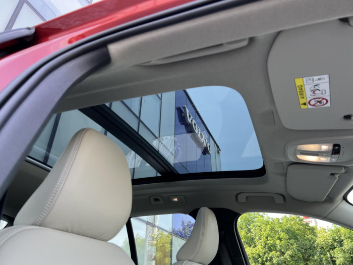 Volvo XC40 B4 AWD DARK ULTIMATE Aut 1.maj