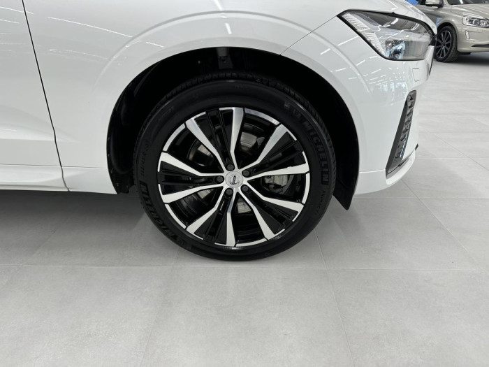 Volvo XC60 B4 AWD PLUS DARK REZERVACE 2.0 Plus
