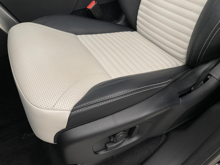 Land Rover Discovery D300 AWD AUT CZ 7míst 3.0 d