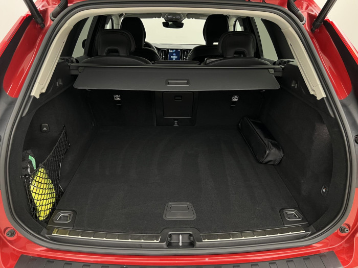 Volvo XC60 B4 AWD PLUS DARK AUT 1.maj.