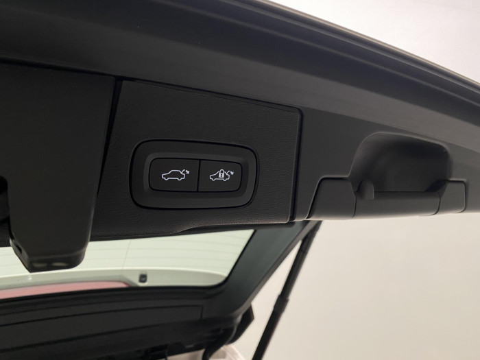 Volvo XC60 B4 AWD PLUS DARK AUT CZ