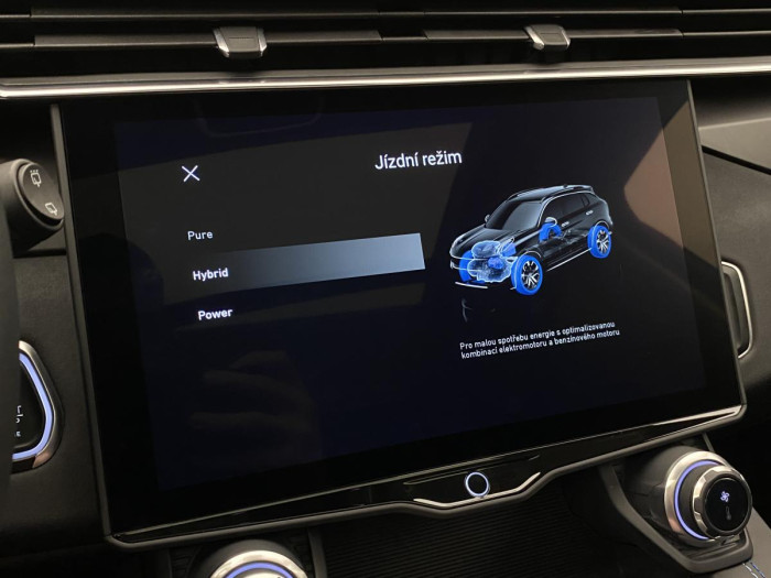 Lynk & Co 01 PHEV DCT AUT 1.maj. REZERVACE