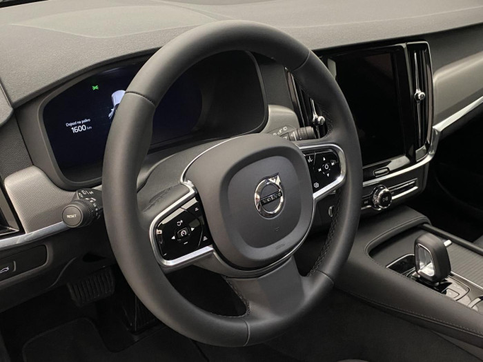 Volvo V90 B4 AWD CORE AUT REZERVACE