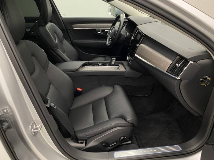 Volvo V90 CC B4 AWD MOMENTUM  REZERVACE 2.0 CC CC Momentum
