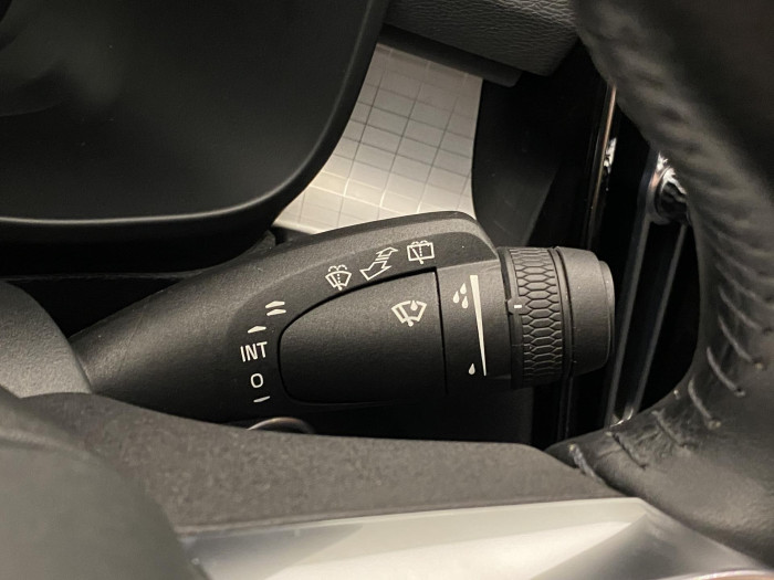 Volvo XC40 B4 AWD MOMENTUM REZERVACE 2.0 Momentum