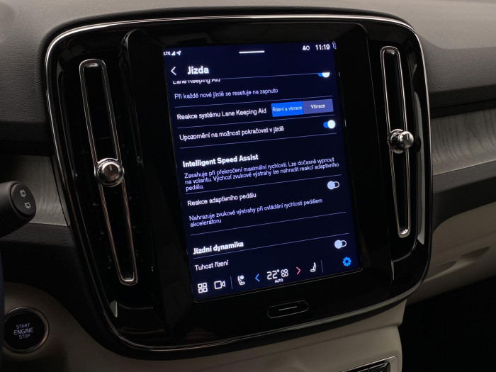 Volvo XC40 B4 DARK PLUS AUT CZ