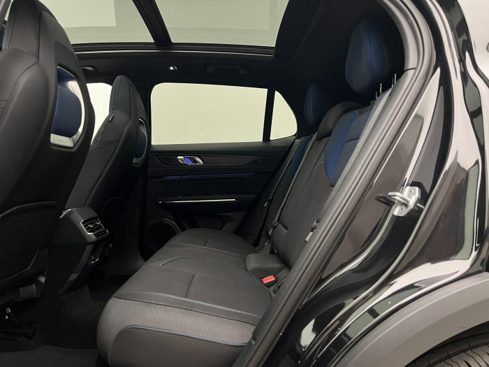 Lynk & Co 01 PHEV DCT AUT 1.maj.