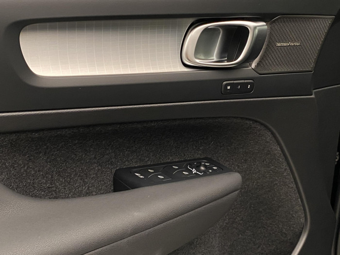 Volvo XC40 B4 AUT PLUS BLACK EDITION