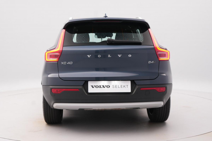 Volvo XC40 B4 AWD MOMENTUM REZERVACE 2.0 Momentum