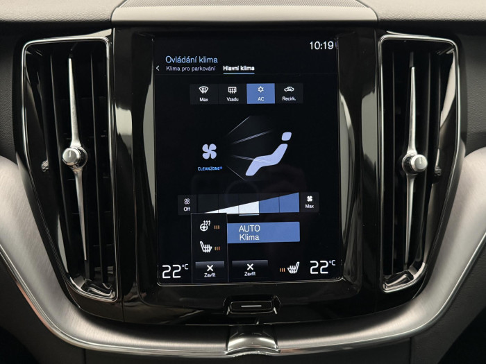 Volvo XC60 B4 AWD MOMENTUM PRO CZ 2.0 Momentum