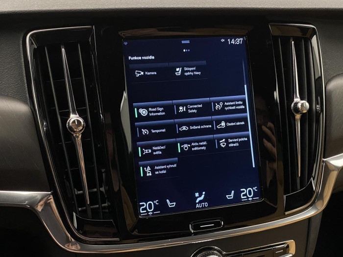 Volvo V90 CC D5 AWD PRO AUT REZERVACE 2.0 d CC CC