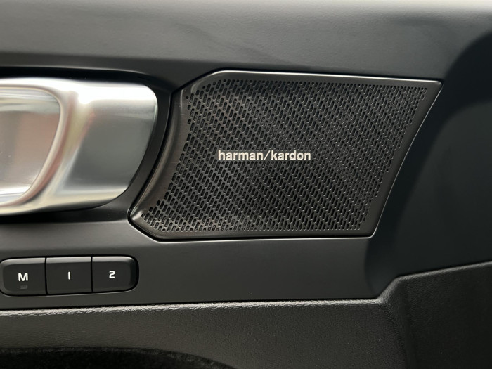 Volvo XC40 B3 PLUS DARK AUT CZ