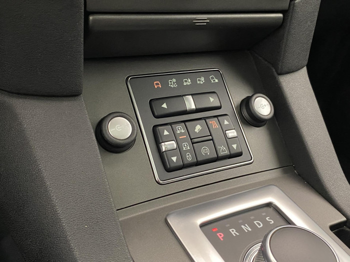 Land Rover Discovery 4 3.0SDV6 HSE AWD REZERVACE