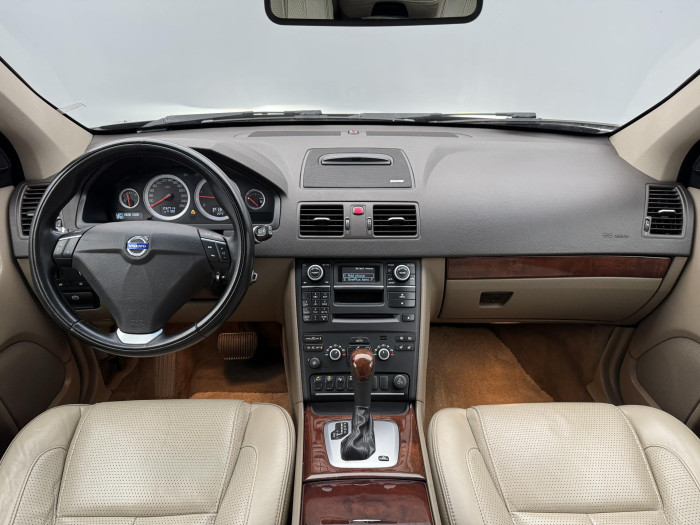 Volvo XC90 D5 AWD EXECUTIVE AUT 7 míst 2.4 d Executive