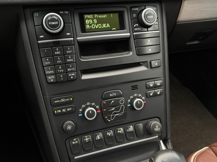 Volvo XC90 D5 AWD SUMMUM AUT 7M CZ 2.4 d Summum