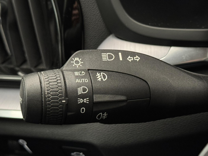 Volvo V60 B4 MOMENTUM PRO AUT CZ 1.maj. 2.0 Momentum