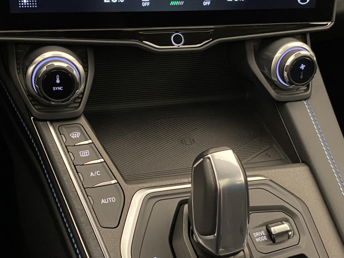 Lynk & Co 01 PHEV DCT AUT 1.maj. REZERVACE