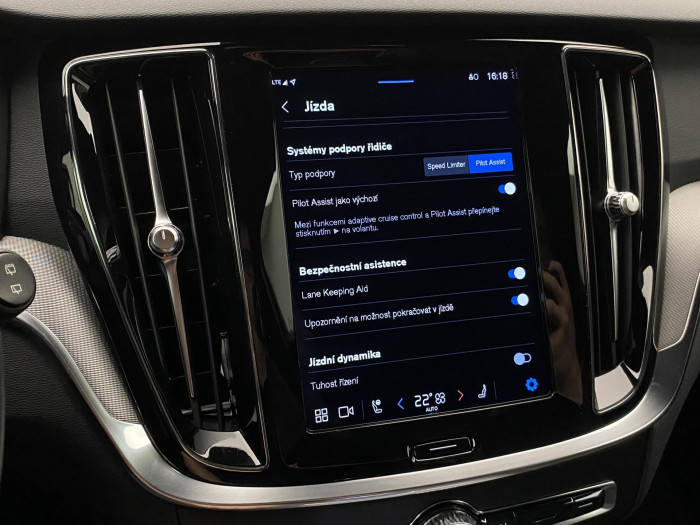 Volvo V60 B4 DARK PLUS AUT CZ