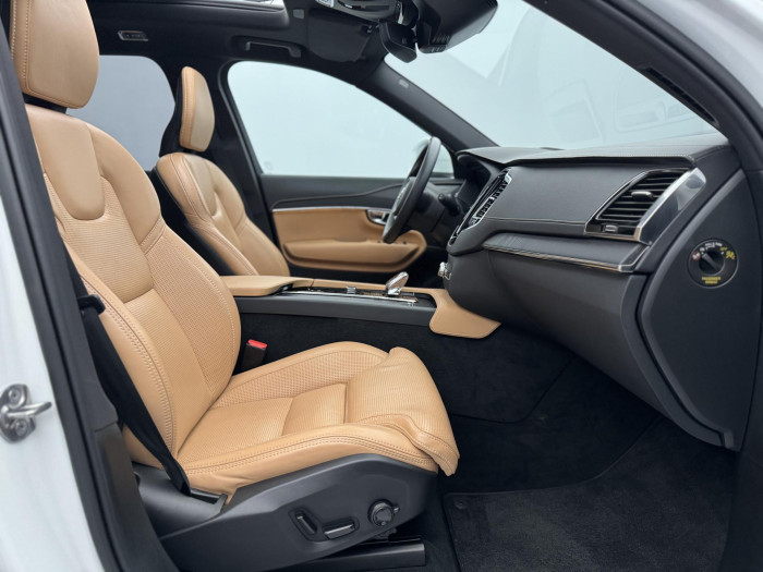 Volvo XC90 T8 AWD RECHARGE REZERVACE