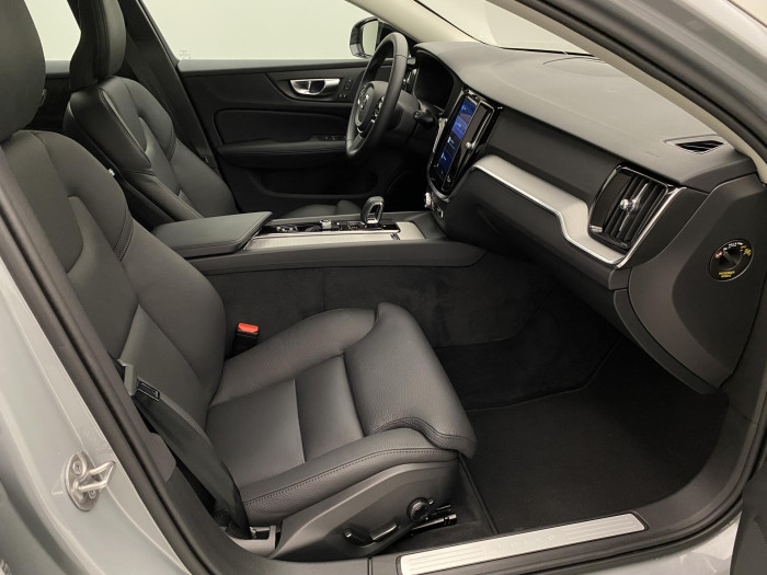 Volvo V60 B4 R-DESIGN AUT CZ