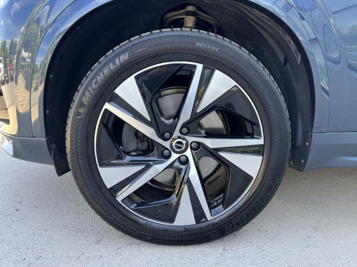 Volvo XC90 B5 AWD R-DESIGN 7MÍSTNÁ Aut