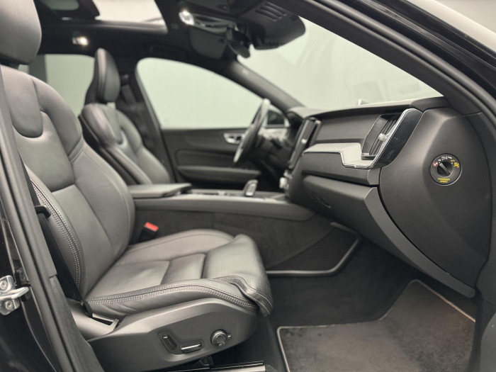 Volvo XC60 B5 AWD R-DESIGN AUT