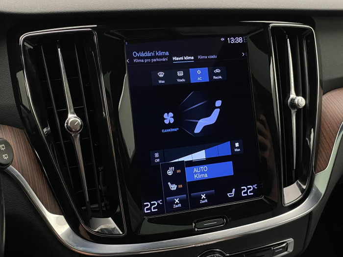 Volvo V60 CC B5 AWD MOMENTUM REZERVACE 2.0 CC CC Momentum