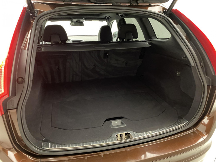 Volvo XC60 D4 AWD MOMENTUM REZERVACE 2.4 d Momentum
