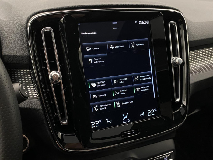 Volvo XC40 B4 AWD R-DESIGN AUT 1.maj