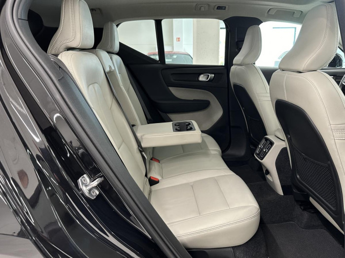 Volvo XC40 D3 INSCRIPTION REZERVACE 2.0 d