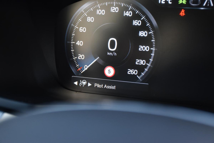 Volvo V60 B4 MOMENTUM ADV. REZERVACE 2.0 Momentum