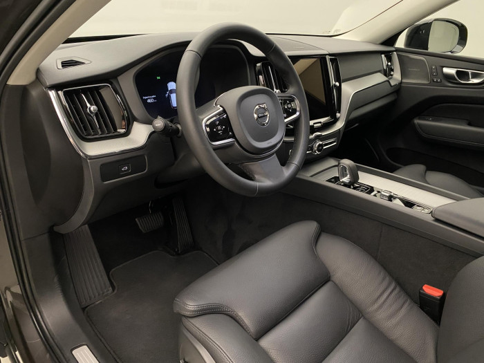 Volvo XC60 B4 AWD DARK PLUS AUT 1.maj