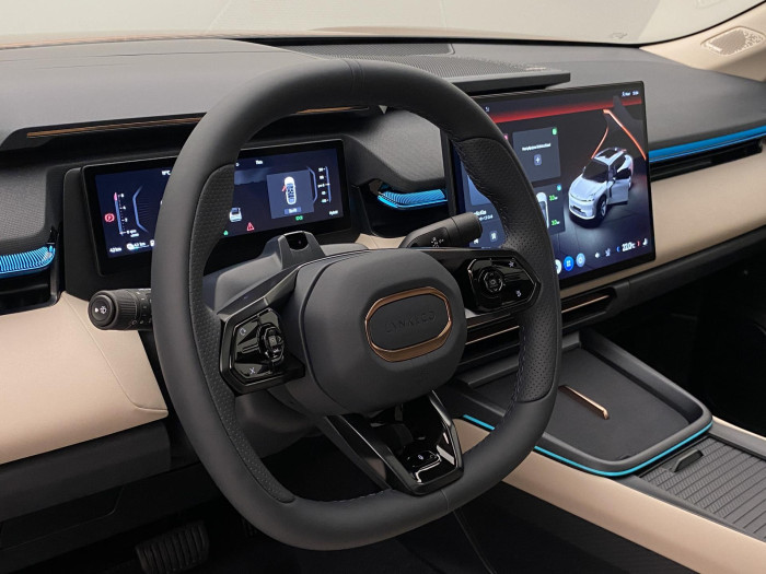 Lynk & Co 08 MORE PHEV