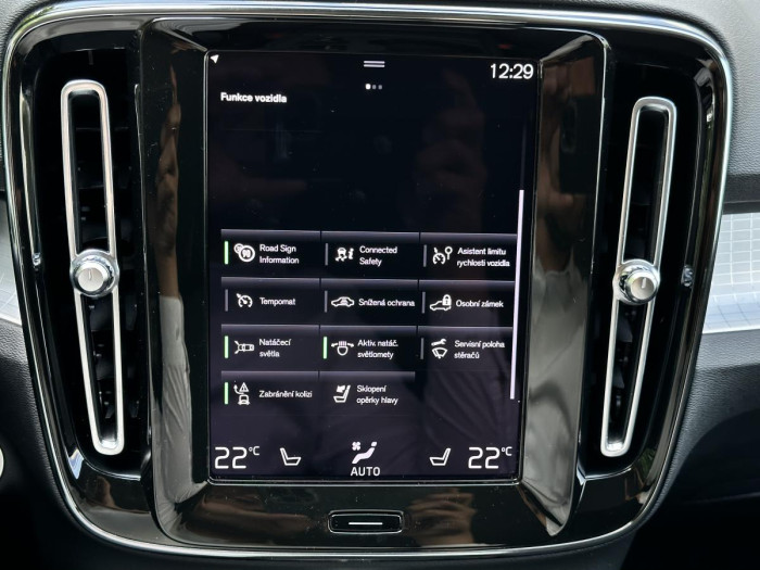 Volvo XC40 B4 AWD MOMENTUM ADVANCED 1.maj 2.0 Momentum